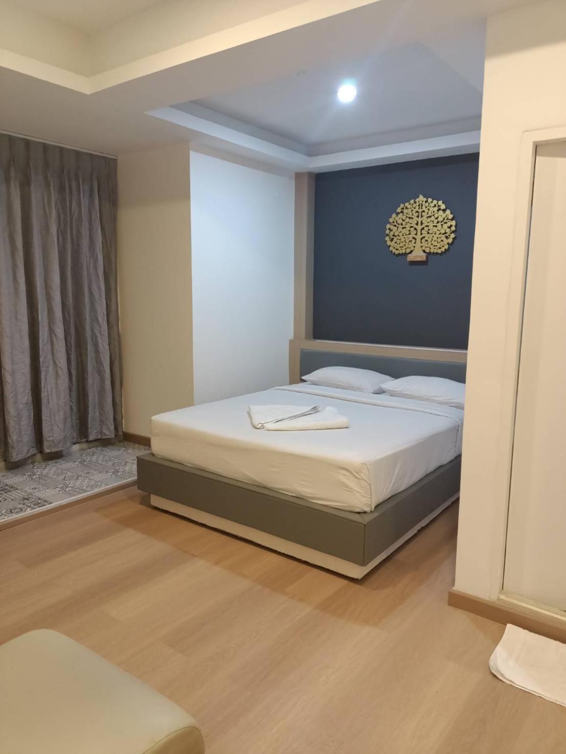 Royal Garden Home Hotel Bangkok Exterior foto