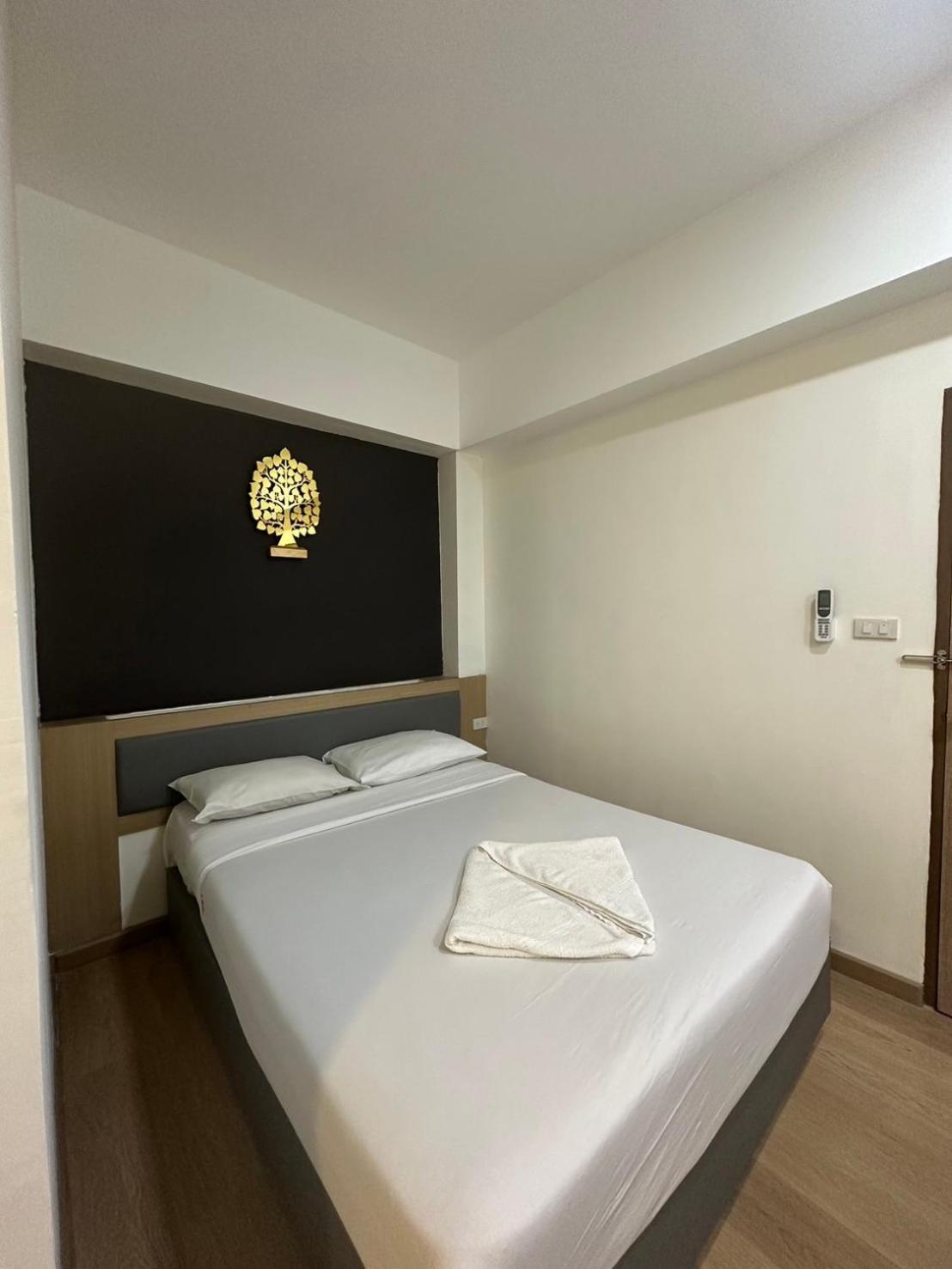 Royal Garden Home Hotel Bangkok Exterior foto