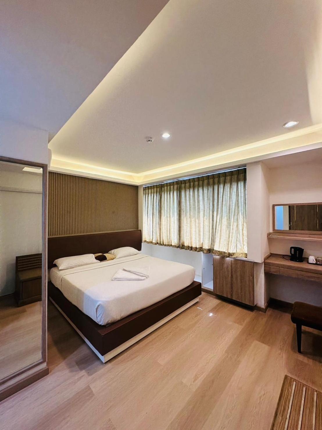Royal Garden Home Hotel Bangkok Exterior foto